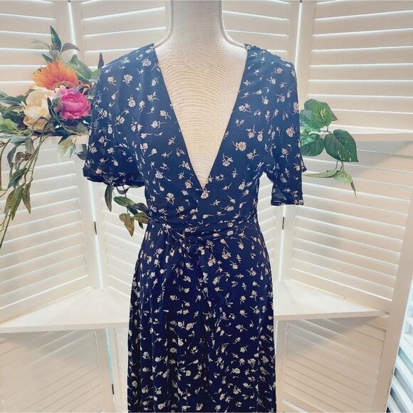 WILDFOX WRAP FLORAL DRESS SIZE XS - Picture 4 of 9